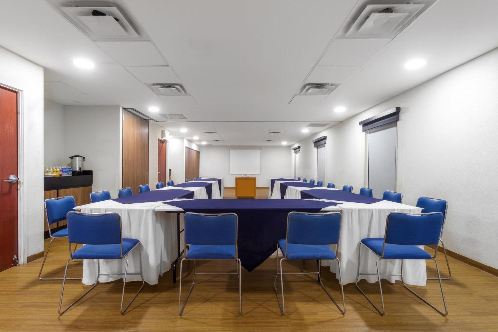 图斯特拉古铁雷斯都市快捷酒店 外观 照片